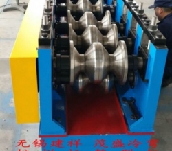 護(hù)欄板成型機(jī)  專業(yè)生產(chǎn)設(shè)備