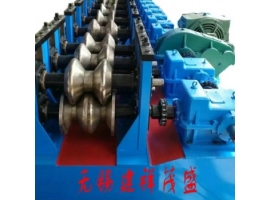 護(hù)欄板成型機：道路護(hù)欄板防撞效果如何？