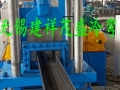 護(hù)欄板成型設(shè)備在選購時(shí)要注意它的材質(zhì)與使用時(shí)間